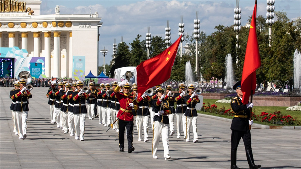 PLA band takes part in Int'l Military Music Festival parade in Moscow