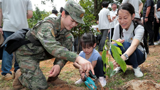 PLA Hong Kong Garrison participates in Hong Kong Tree Planting Day 2024