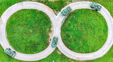 Armored vehicles run on eight-shaped road