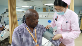 74-year-old veteran from Republic of Congo regains sight on Chinese hospital ship