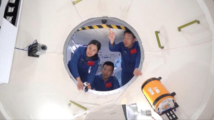 How did the Shenzhou-19 crew train for their mission?